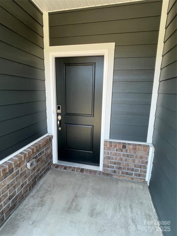 Property image 2 of 135 Utility Lane in Crossrail, Mooresville, NC 28117