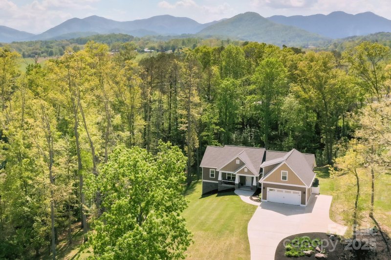 Property image 2 of 7 Grizzly Drive in The Ridge, Leicester, NC 28748