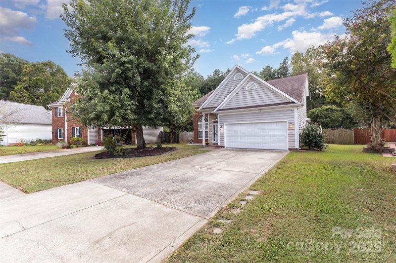Property image 4 of 13521 Michael Lynn Road in Steelecroft Place, Charlotte, NC 28278
