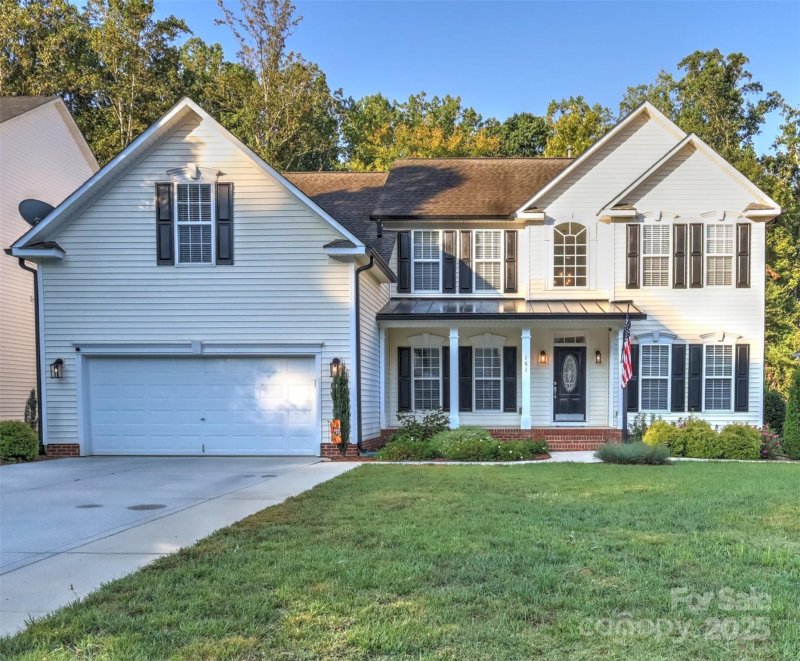 Property image 2 of 161 Crimson Orchard Drive in Cherry Grove, Mooresville, NC 28115