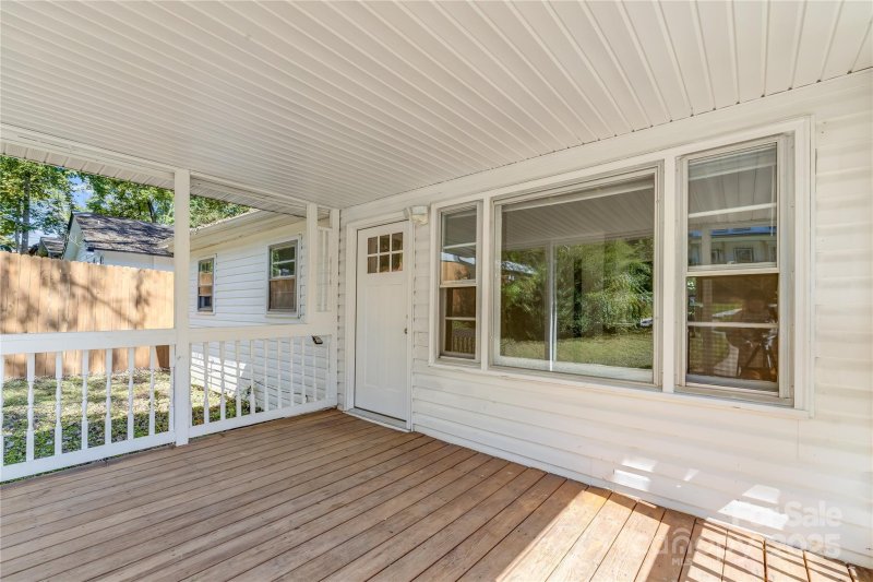 Property image 2 of 127 Shadowlawn Drive in Sulphur Springs Park, Asheville, NC 28806