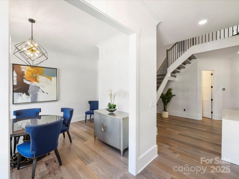 Property image 2 of 915 Laurel Creek Lane in Laurel Hill, Charlotte, NC 28211