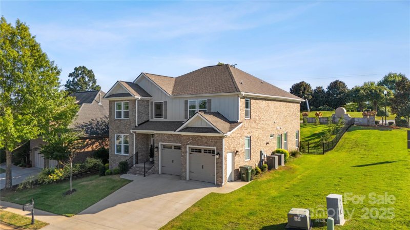 Property image 3 of 2 Double Crest Drive in Blue Ridge Plantation, Taylors, SC 29687