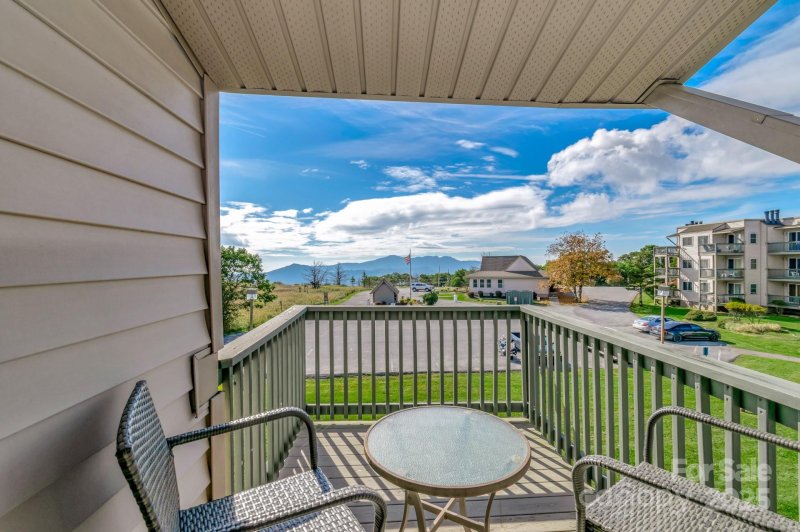 Property image 2 at 301 Pinnacle Inn Road, Beech Mountain, NC 28604