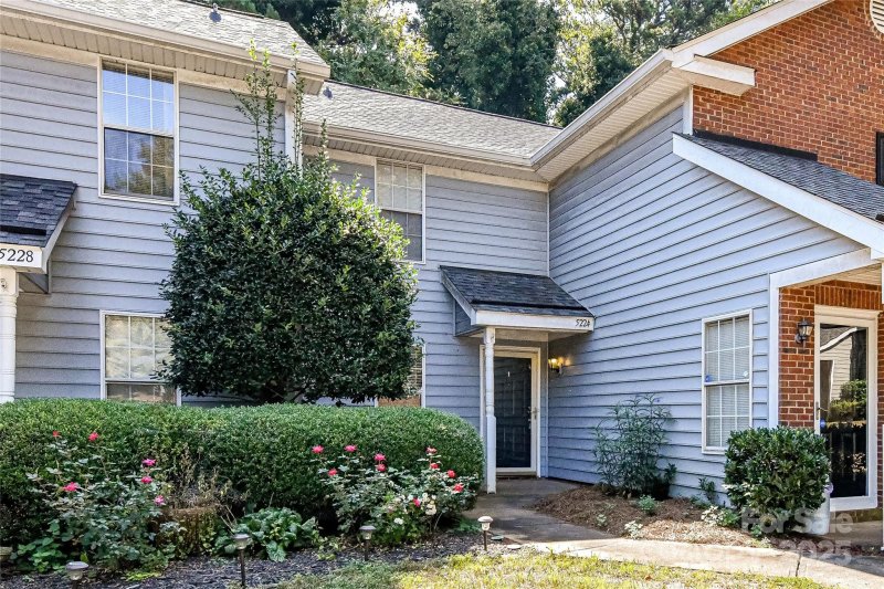 Property image 2 of 5224 Amity Springs Drive in Firethorne, Charlotte, NC 28212