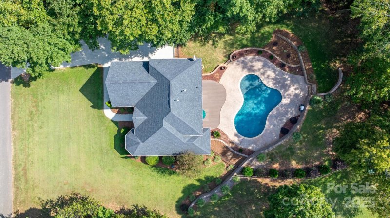 Property image 4 of 126 Jami Wind Court in Serene Lake, Mooresville, NC 28115