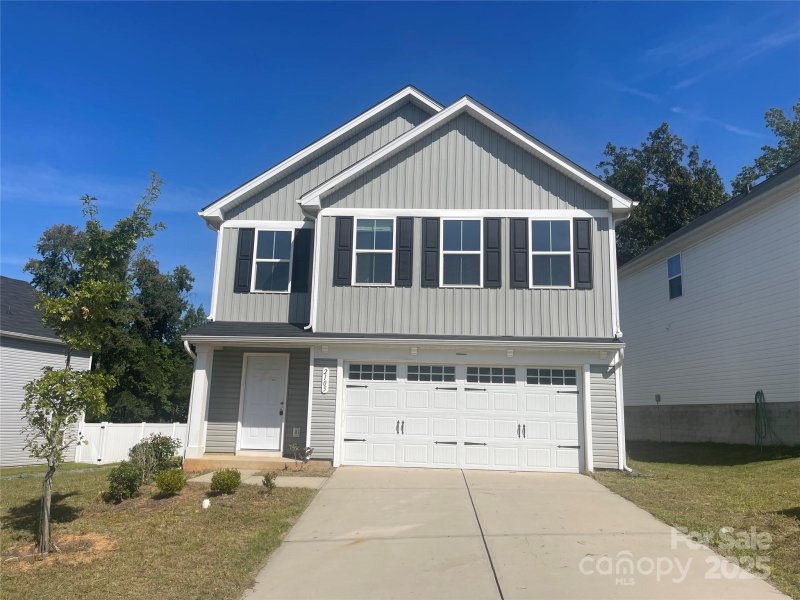 Dillon Lakes, Charlotte Community