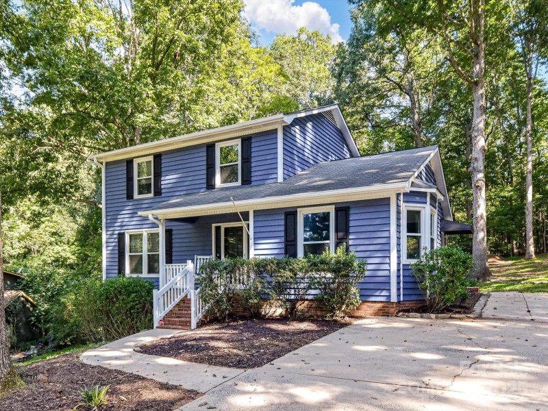 Property image 2 of 214 Woodridge Drive in Lakewood, Belmont, NC 28012