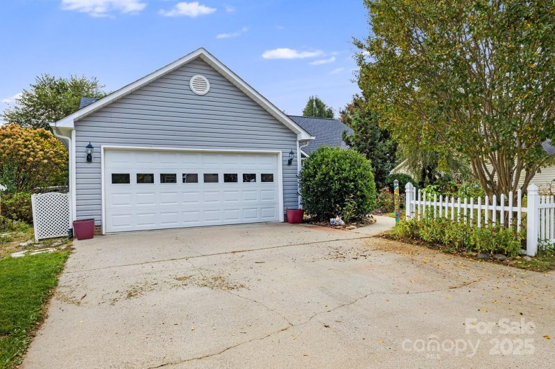 Property image 3 of 107 S Sunberry Trail in Livingston Farms, Fletcher, NC 28732