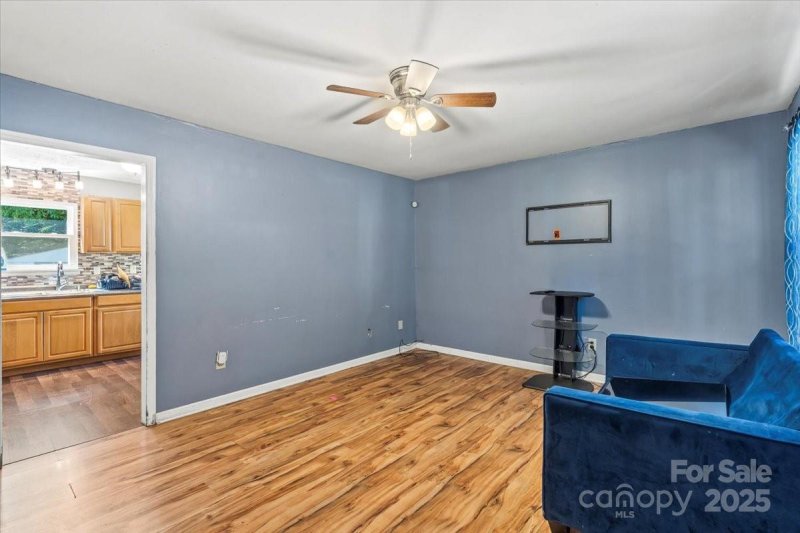 Property image 4 of 5924 Bridlewood Lane in Bridlewood, Charlotte, NC 28215