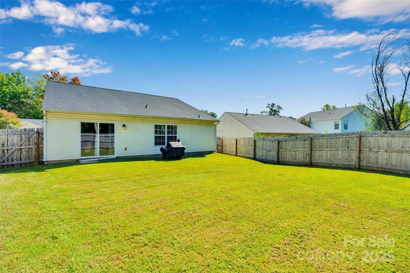 Property image 4 of 1209 Shenandoah Circle in Holly Hill, Rock Hill, SC 29730