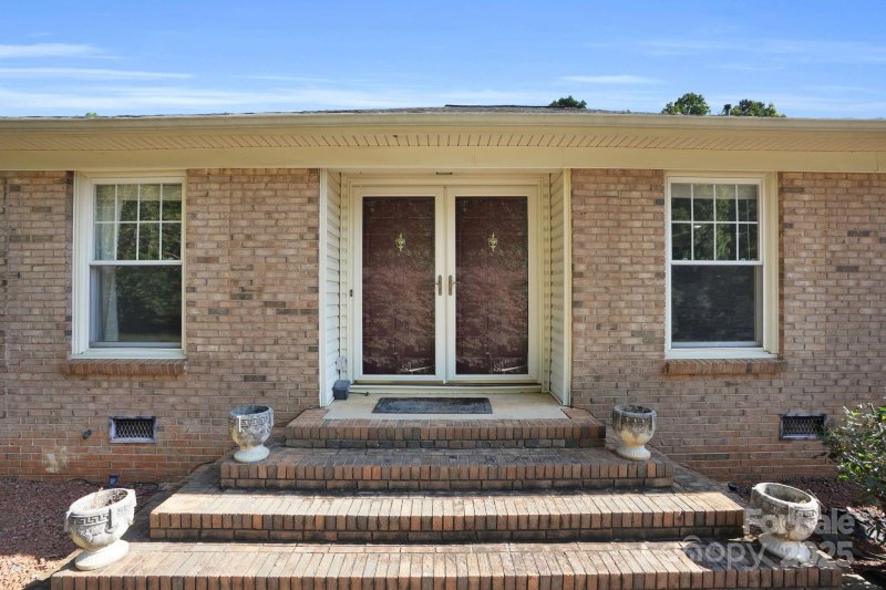 Property image 3 at 13415 Idlefield Lane, Matthews, NC 28105