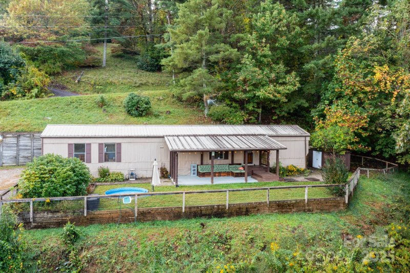 Property image 2 of 178 Keith Drive in Hannah Cove Estates, Canton, NC 28716