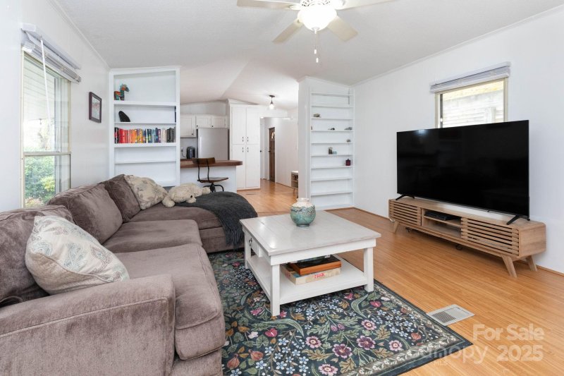 Property image 4 of 178 Keith Drive in Hannah Cove Estates, Canton, NC 28716