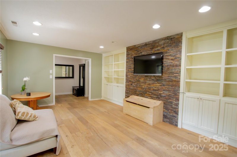 Property image 2 of 109 Brightwater Heights Drive in Brightwater Heights, Hendersonville, NC 28731