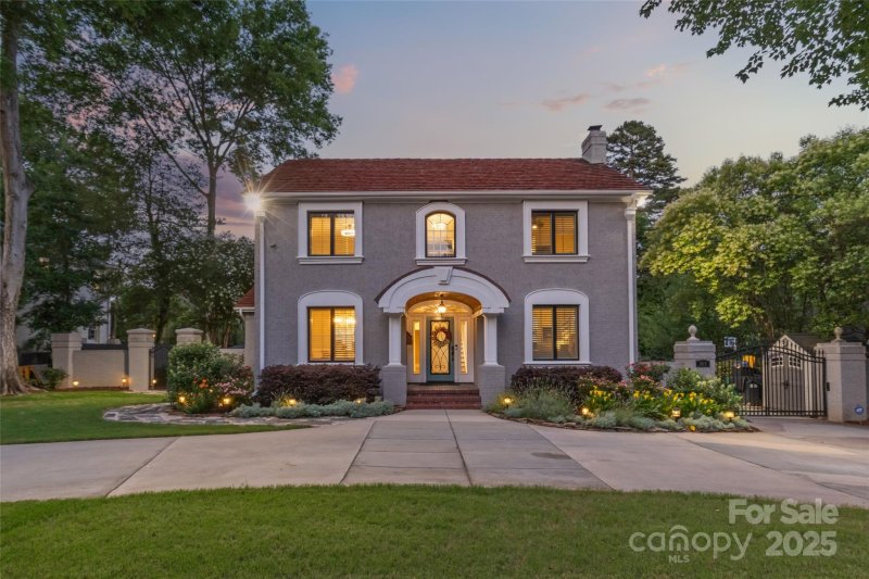 Property image 2 of 1619 Providence Road in Eastover, Charlotte, NC 28207