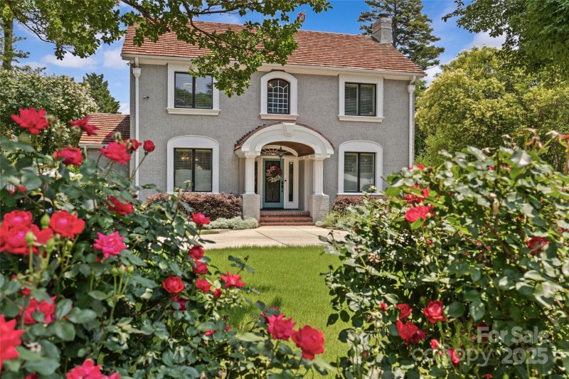 Property image 3 of 1619 Providence Road in Eastover, Charlotte, NC 28207