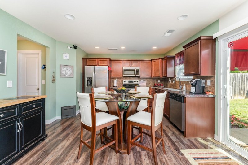 Property image 5 of 2620 Riley Woods Lane in Riley Woods, Charlotte, NC 28269