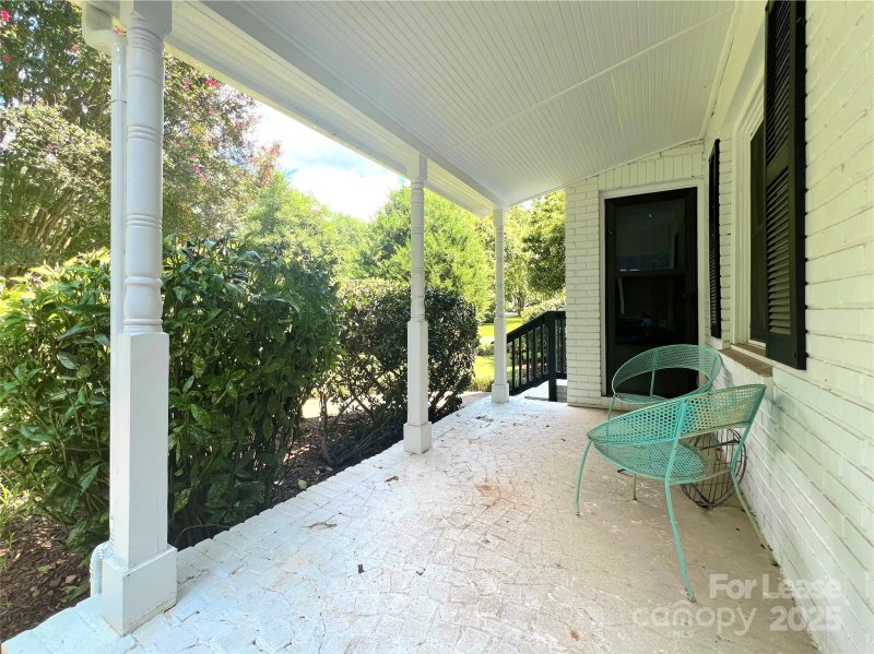 Property image 2 of 3108 Barnhill Drive in Commonwealth Park, Charlotte, NC 28205