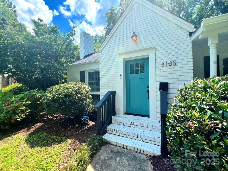 Property image 3 of 3108 Barnhill Drive in Commonwealth Park, Charlotte, NC 28205