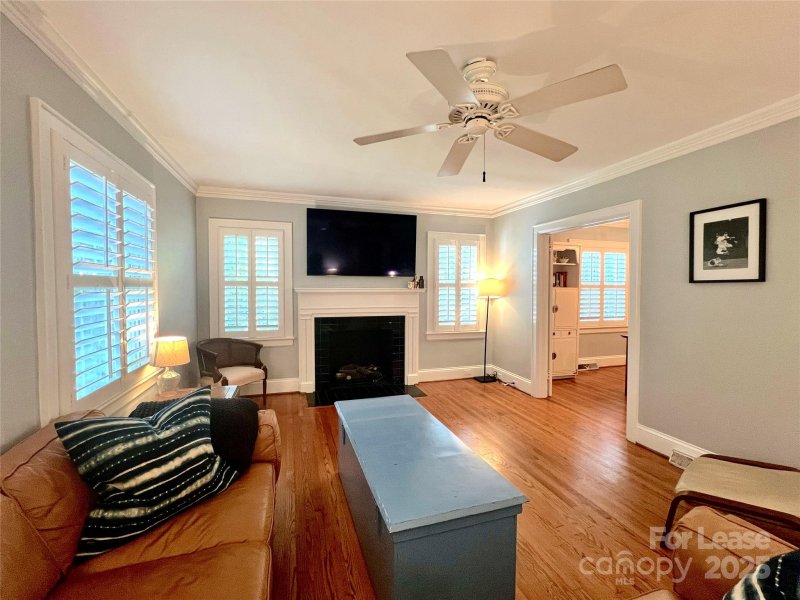 Property image 4 of 3108 Barnhill Drive in Commonwealth Park, Charlotte, NC 28205