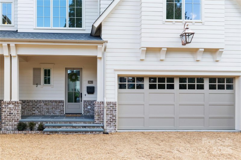 Property image 2 of 2012 Greenway Avenue in Elizabeth, Charlotte, NC 28204
