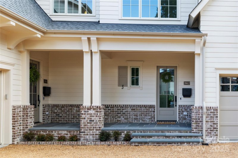 Property image 3 of 2012 Greenway Avenue in Elizabeth, Charlotte, NC 28204