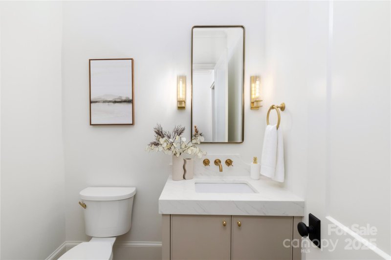 Property image 5 of 2012 Greenway Avenue in Elizabeth, Charlotte, NC 28204