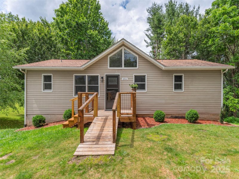 Property image 2 of 286 Keith Drive in Hannah Cove Estates, Canton, NC 28716