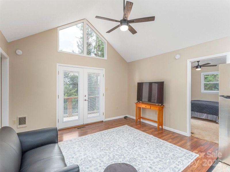 Property image 5 of 286 Keith Drive in Hannah Cove Estates, Canton, NC 28716