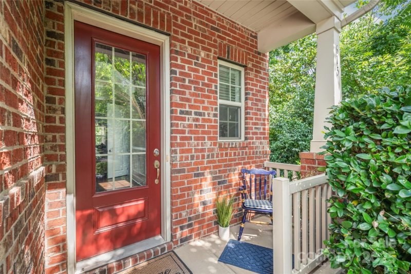 Property image 3 of 615 Bourton House Drive in Gardens at Wendover, Charlotte, NC 28211