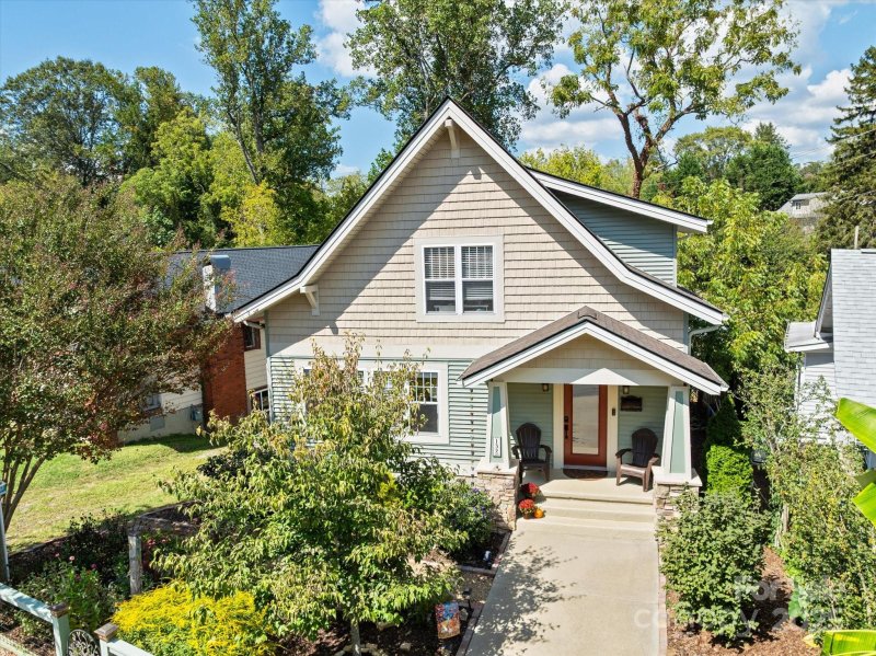 Property image 2 of 132 Annandale Avenue in Annandale, Asheville, NC 28801