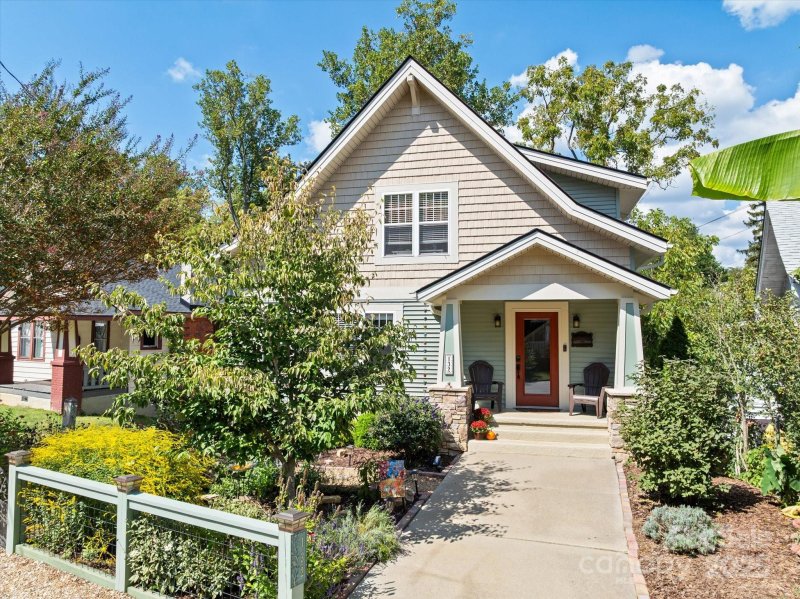 Property image 3 of 132 Annandale Avenue in Annandale, Asheville, NC 28801