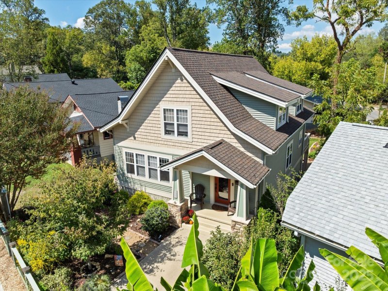 Property image 4 of 132 Annandale Avenue in Annandale, Asheville, NC 28801