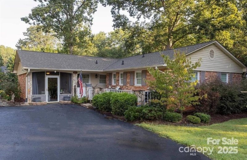 211 General Stonewall Jackson Drive