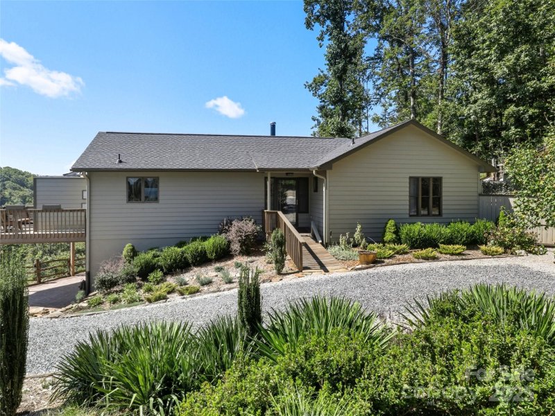 Property image 2 of 1533 Apple Lane in Apple Mountain, Spruce Pine, NC 28777