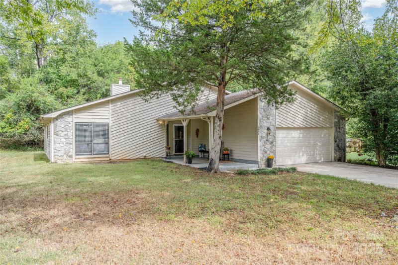 Property image 3 of 3606 Sweetgrass Lane in Cedar Woods, Charlotte, NC 28226