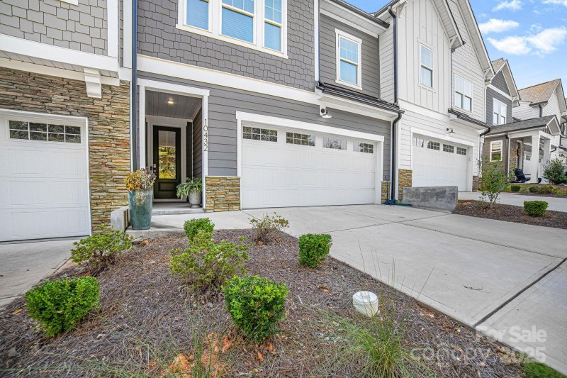 Property image 2 of 10432 Audubon Ridge Drive in Washam Potts Townhomes, Cornelius, NC 28031