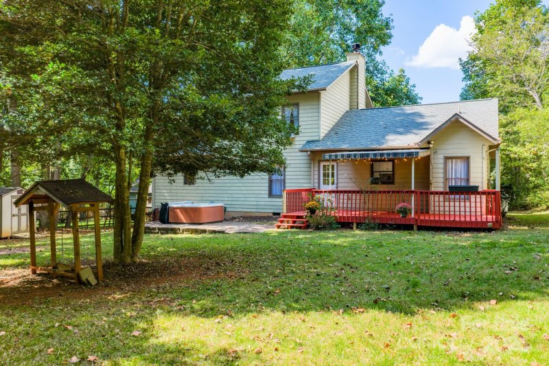 Property image 2 of 3884 Snider Circle in Hidden Creek Estates, Hickory, NC 28602