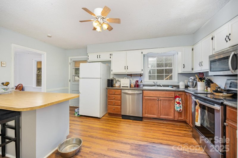 Property image 2 of 103 Oaklawn Road in Danbury Forest, Statesville, NC 28625