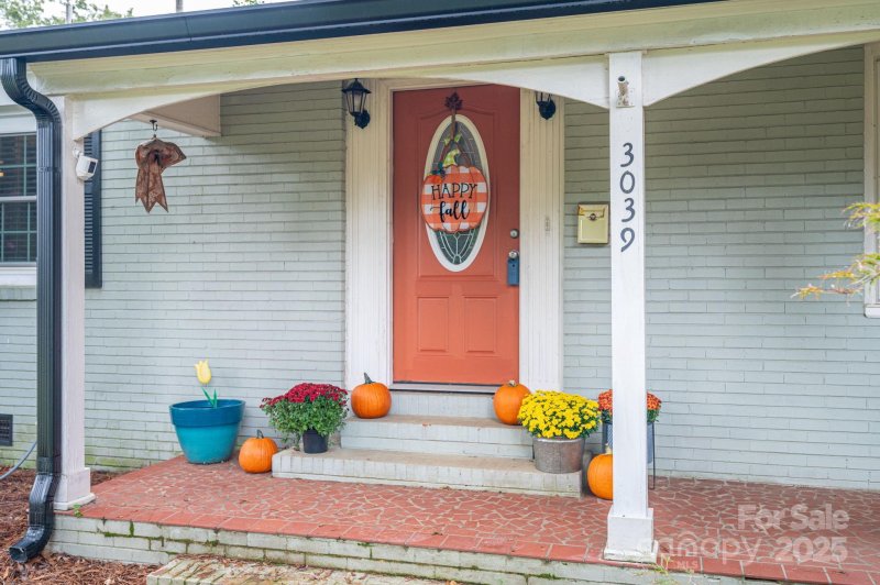 Property image 3 of 3039 Gardner Park Drive in Gardner Park, Gastonia, NC 28054