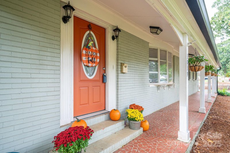 Property image 4 of 3039 Gardner Park Drive in Gardner Park, Gastonia, NC 28054