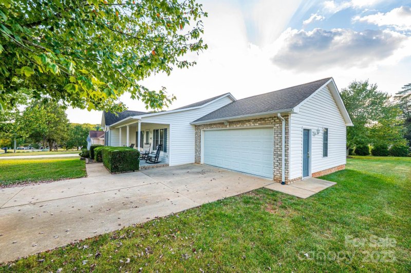 Property image 4 at 1462 Farmington Hills Drive, Conover, NC 28613