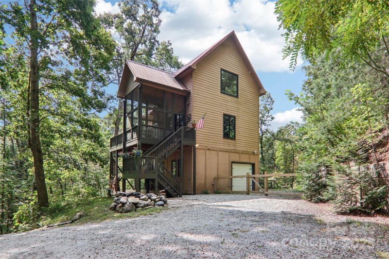 Property image 3 of 184 Deep Woods Lane in Piney Mountain, Saluda, NC 28773