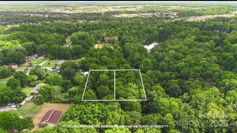 Property image 3 of 8503 Tuckalake Drive in Cedarbrook Acres, Charlotte, NC 28215