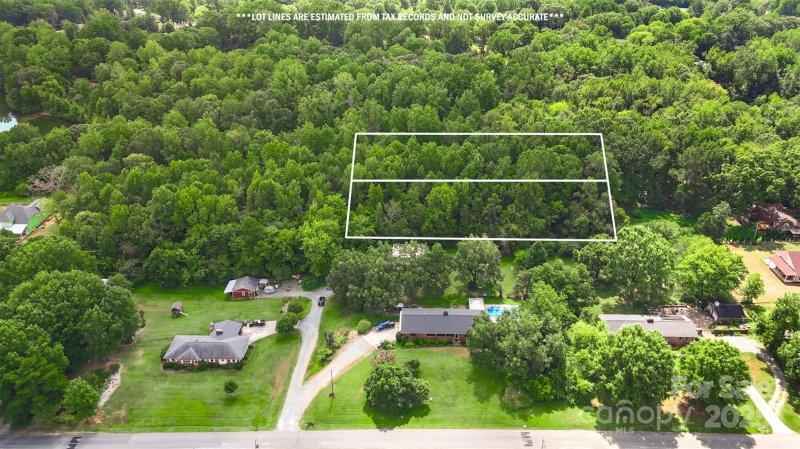 Property image 4 of 8503 Tuckalake Drive in Cedarbrook Acres, Charlotte, NC 28215