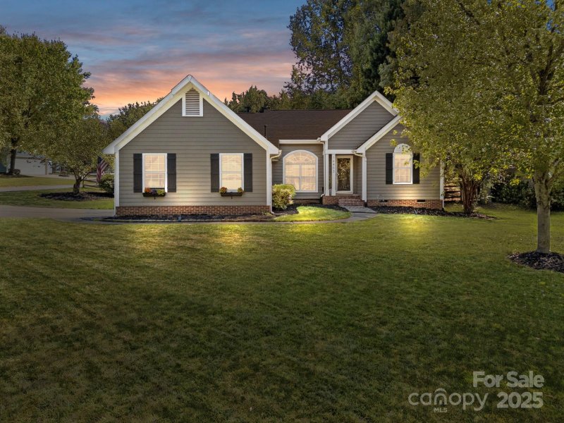 Property image 2 of 16403 Amber Field Drive in Harvest Pointe, Huntersville, NC 28078