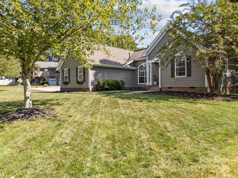 Property image 3 of 16403 Amber Field Drive in Harvest Pointe, Huntersville, NC 28078