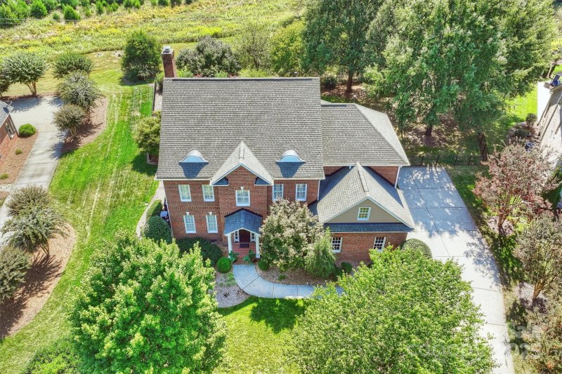 Property image 2 of 5827 Rileys Ridge Road in Blantyre, Charlotte, NC 28226