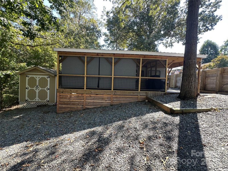 Property image 3 of 110 Meadowview Circle in Badin Shores Resort, New London, NC 28127